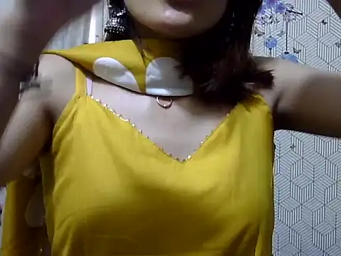 Snapshot of maira_33 chatting on February 8, 7:56 am maira 33 online show from February 8, 7:56 am