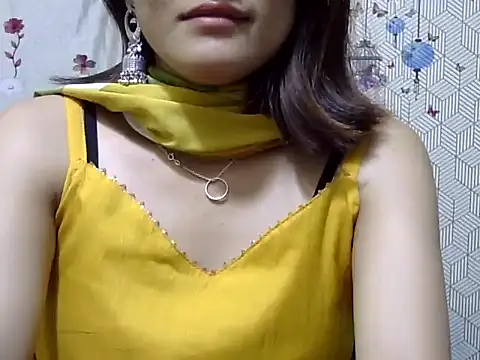 Snapshot of maira_33 chatting on February 8, 8:12 pm maira 33 online show from February 8, 8:12 pm