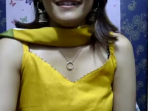 Snapshot of maira_33 chatting on February 21, 9:43 am maira 33 online show from February 21, 9:43 am