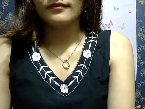 Snapshot of maira_33 chatting on February 25, 1:15 am maira 33 online show from February 25, 1:15 am