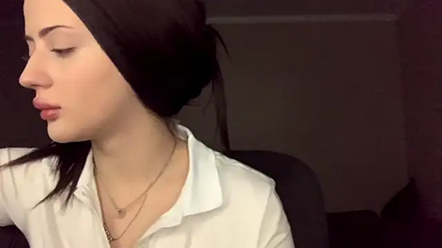 Snapshot of RuthGarner chatting on October 31, 2:40 pm RuthGarner online show from October 31, 2:40 pm