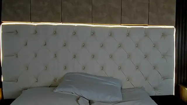 Camiila rosse online show from December 3, 7:23 pm