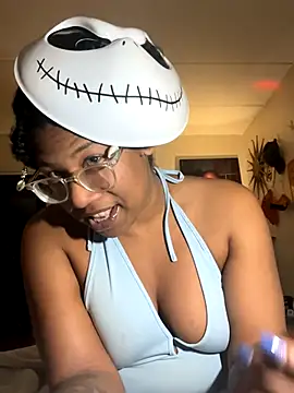 Snapshot of SpoiledLuxuriously chatting on October 31, 9:05 pm SpoiledLuxuriously online show from October 31, 9:05 pm