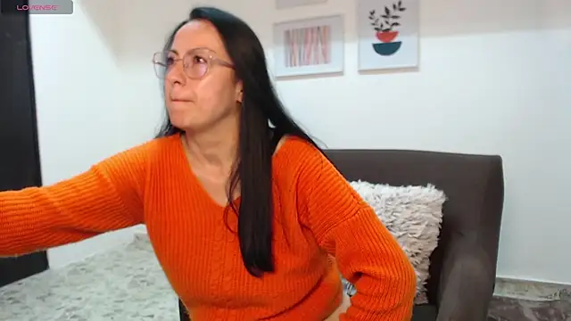 Lauryn Jones online show from November 15, 5:20 pm