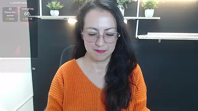 Lauryn Jones online show from April 15, 5:31 pm