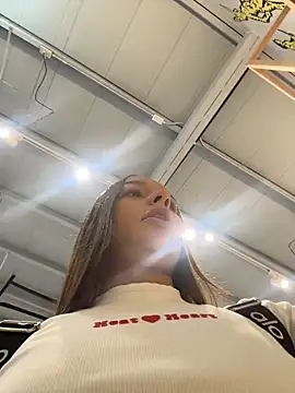 Brunettecollins05 online show from November 28, 5:37 pm