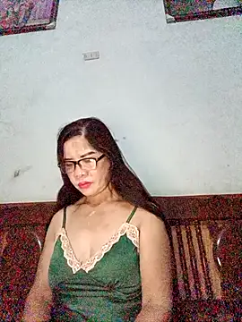 Snapshot of Tythy-yolee chatting on November 7, 6:52 pm Tythy-yolee online show from November 7, 6:52 pm