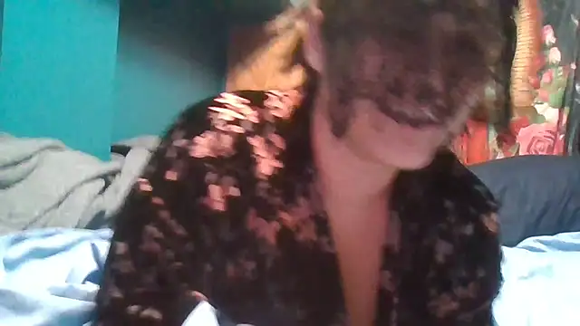 Snapshot of Buttercup2001 chatting on November 1, 3:41 am Buttercup2001 online show from November 1, 3:41 am