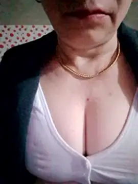 small-house123 online show from February 7, 10:57 pm