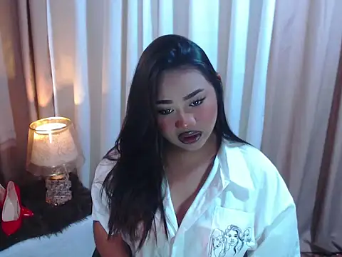 XxgiganticoliviacummerxX online show from April 17, 2:31 pm