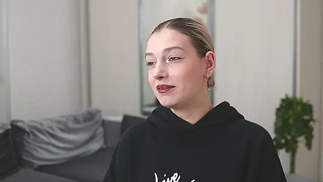 Snapshot of BlushVenom chatting on November 7, 5:13 pm BlushVenom online show from November 7, 5:13 pm