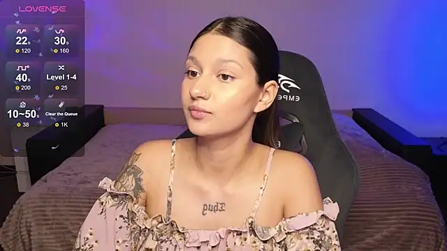 Snapshot of Nikol_Goldysss chatting on November 6, 2:34 am Nikol Goldysss online show from November 6, 2:34 am