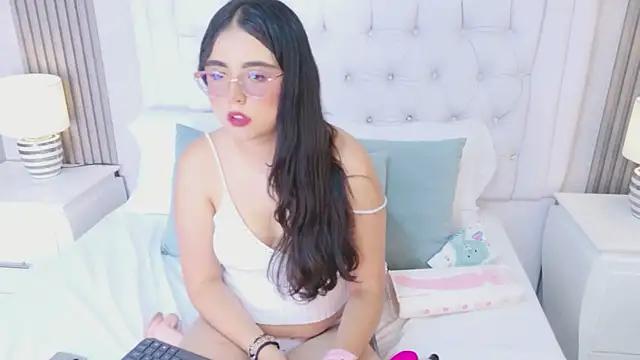 Snapshot of ScarlettPetrova chatting on June 5, 11:38 am ScarlettPetrova online show from June 5, 11:38 am