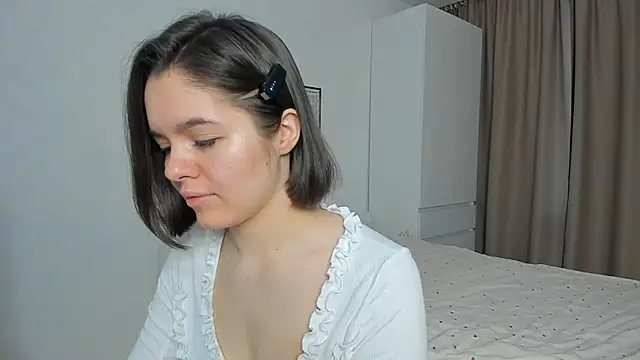 Xo Laura online show from February 3, 3:15 am