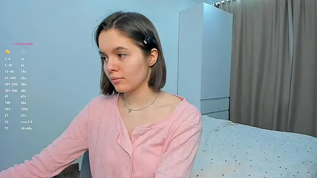 Xo Laura online show from February 9, 6:45 pm