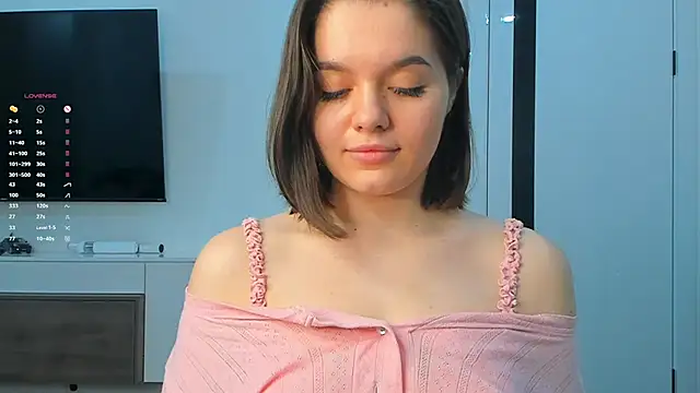 Xo Laura online show from April 12, 8:14 pm