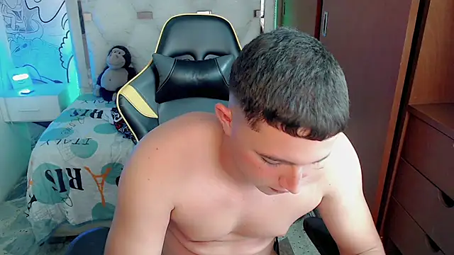 Snapshot of giorgio_box chatting on November 19, 12:38 pm giorgio box online show from November 19, 12:38 pm