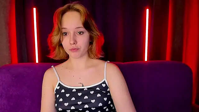 Snapshot of RikkiChoco chatting on February 5, 8:19 am RikkiChoco online show from February 5, 8:19 am