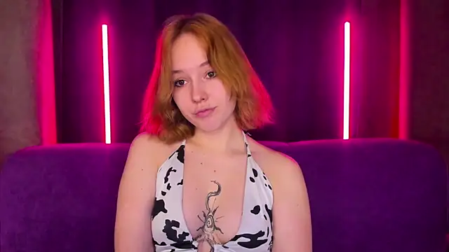 Snapshot of RikkiChoco chatting on February 15, 8:13 am RikkiChoco online show from February 15, 8:13 am