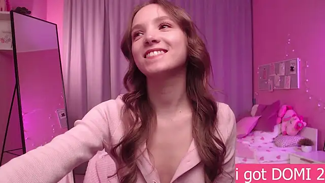 Snapshot of Adria_Arjona chatting on May 19, 7:47 am Adria Arjona online show from May 19, 7:47 am