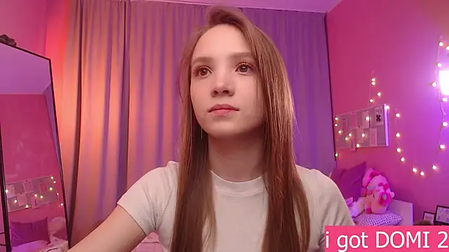 Snapshot of Adria_Arjona chatting on May 20, 7:36 am Adria Arjona online show from May 20, 7:36 am