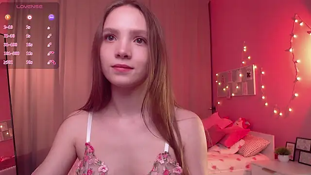 Snapshot of Adria_Arjona chatting on June 15, 7:32 am Adria Arjona online show from June 15, 7:32 am