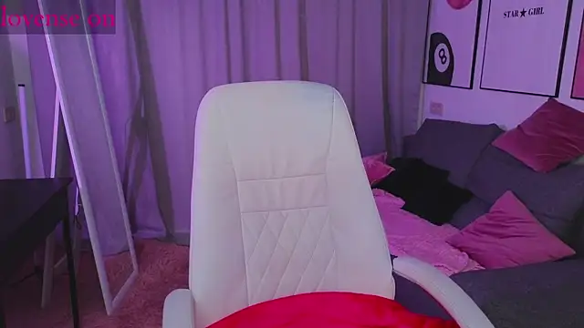 Snapshot of Rosie_Mac chatting on May 11, 1:11 am Rosie Mac online show from May 11, 1:11 am
