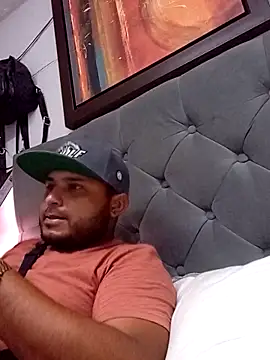 Snapshot of KARNEs24666 chatting on February 21, 12:55 am KARNEs24666 online show from February 21, 12:55 am