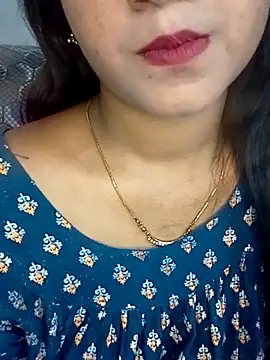 Snapshot of Neha533 chatting on April 23, 6:10 pm Neha533 online show from April 23, 6:10 pm