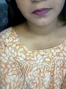 Snapshot of Neha533 chatting on May 1, 6:23 pm Neha533 online show from May 1, 6:23 pm