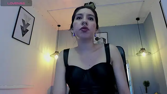 zoe-moreau online show from February 4, 7:20 pm