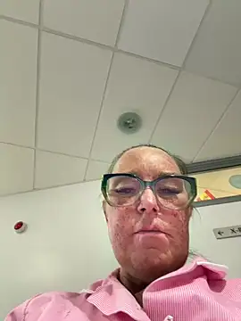 Snapshot of Angel-LinaX chatting on June 14, 10:06 am Angel-LinaX online show from June 14, 10:06 am