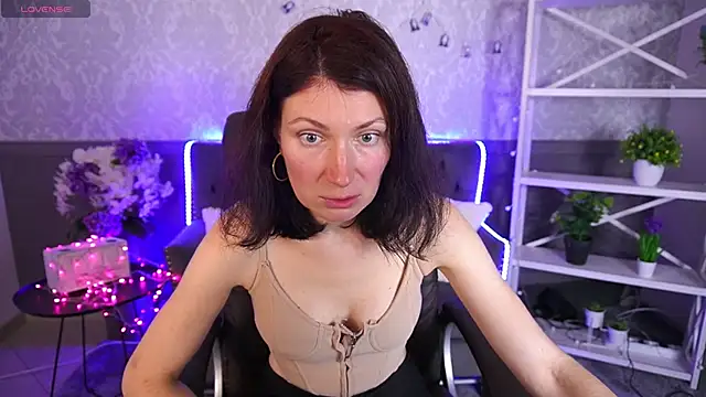 AmiraGoldd online show from November 5, 8:14 am