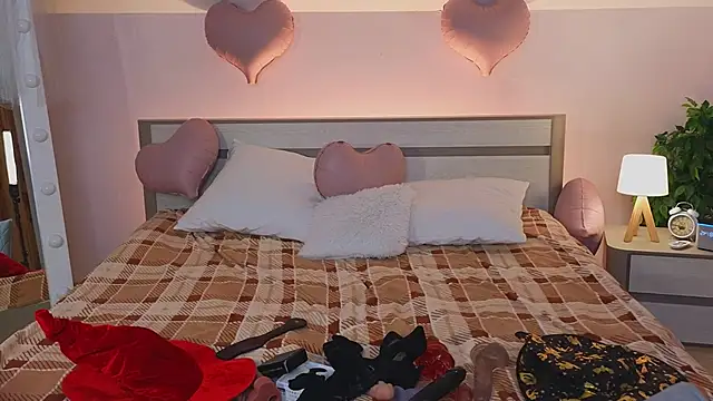 Snapshot of WICKEDEMBER chatting on February 14, 1:46 am WICKEDEMBER online show from February 14, 1:46 am