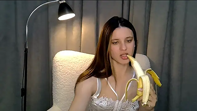 KiraHoney online show from May 23, 7:18 pm