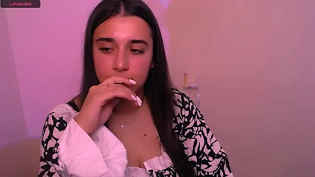 Snapshot of AlinaDoll_ chatting on November 4, 10:14 am AlinaDoll online show from November 4, 10:14 am