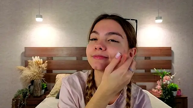 Snapshot of MargieDavidson chatting on February 2, 8:35 am MargieDavidson online show from February 2, 8:35 am