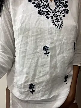 Snapshot of DIVA-8 chatting on November 3, 3:13 pm DIVA-8 online show from November 3, 3:13 pm