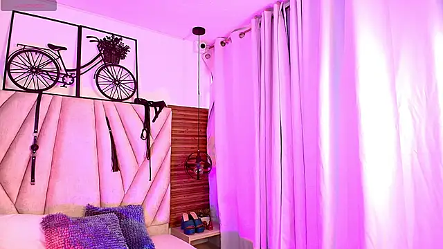Snapshot of KimberlyFox_t chatting on May 7, 2:55 pm KimberlyFox t online show from May 7, 2:55 pm