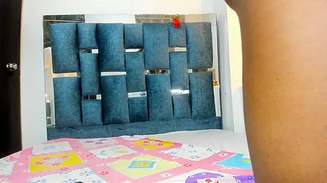 Snapshot of Jazmin040 chatting on November 12, 1:00 pm Jazmin040 online show from November 12, 1:00 pm