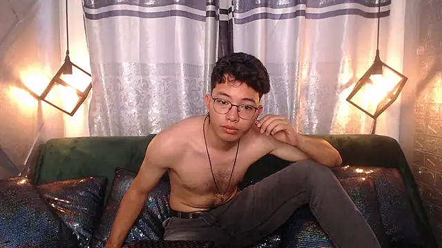 Snapshot of alexy_re chatting on November 8, 5:23 pm alexy re online show from November 8, 5:23 pm