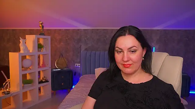 Snapshot of VelvetLuck chatting on May 2, 1:32 am VelvetLuck online show from May 2, 1:32 am