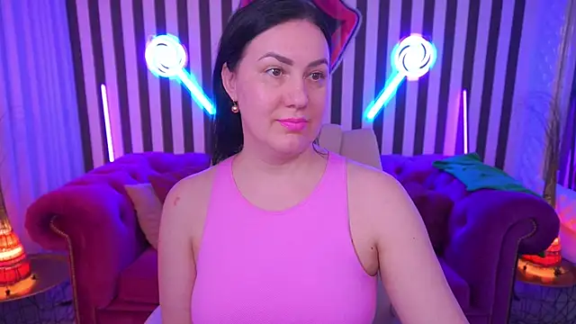 Snapshot of VelvetLuck chatting on May 8, 1:05 pm VelvetLuck online show from May 8, 1:05 pm