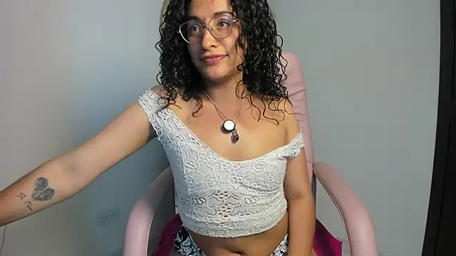 misslya00 online show from November 30, 8:57 pm