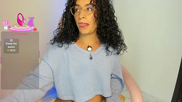 misslya00 online show from December 18, 3:45 am