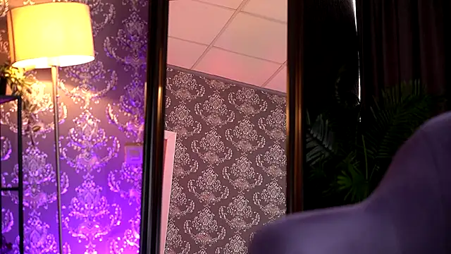 RavenBelrose online show from December 4, 10:35 am