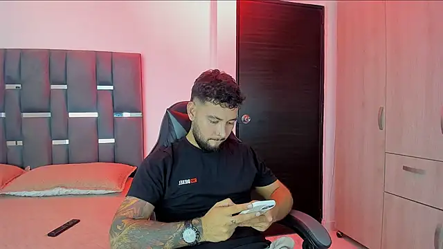 Snapshot of noah_corvelle chatting on November 7, 11:16 pm noah corvelle online show from November 7, 11:16 pm