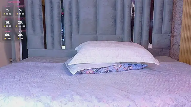 missfoster online show from April 13, 1:33 am