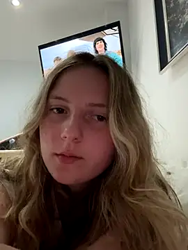 Snapshot of Ell_albescu chatting on November 4, 10:09 pm Ell albescu online show from November 4, 10:09 pm