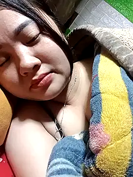 Bee-bgolden online show from November 19, 1:49 am